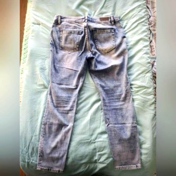 Women's jeans! - Picture 2 of 3
